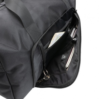 Logotrade Logogeschenke das Foto: Swiss Peak AWARE™ RPET Voyager Wochenendtasche