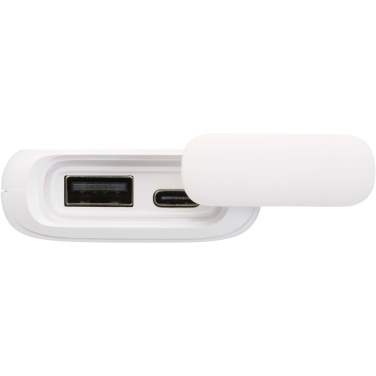 Logotrade Werbegeschenke das Foto: Alkes 12 W 5.000 mAh wasserfeste Powerbank aus recyceltem Kunststoff mit Karabinerhaken