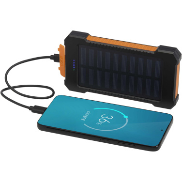 Logotrade Logogeschenke das Foto: Altair 10 W 5000 mAh robuste Solar Powerbank aus recyceltem Kunststoff mit integrierter Taschenlampe