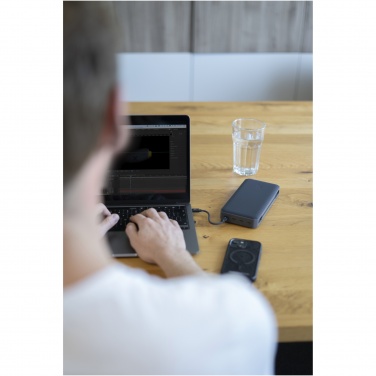 Logotrade firmakingi foto: Xtorm XB403 Titan Ultra 27 000 mAh 200 W sülearvuti toitepank