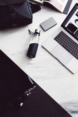 Logotrade reklaamkingituse foto: Vinga klaasist Lean klaasist veepudel