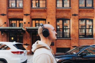 Logotrade reklaamkingituse foto: Irvine RCS taaskasutatud ja parandatavad ANC juhtmevabad kõrvaklapid