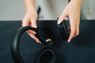 Logotrade reklaamkingi foto: Irvine RCS taaskasutatud ja parandatavad ANC juhtmevabad kõrvaklapid