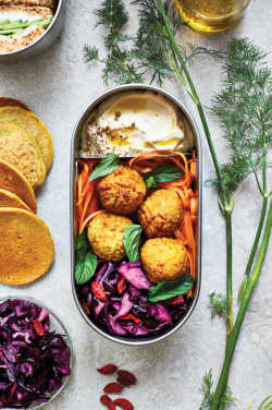 Logo trade reklaamtooted foto: Black+Blum roostevabast terasest toidukarp