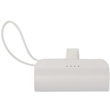 Logotrade mainoslahja ja liikelahja kuva: Alnair 5 000 mAh:n ja 10 W:n kierrätetystä muovista valmistettu Type-C-varavirtalähde, jossa sisäänrakennettu jalusta ja 2-in-1-kaapeli