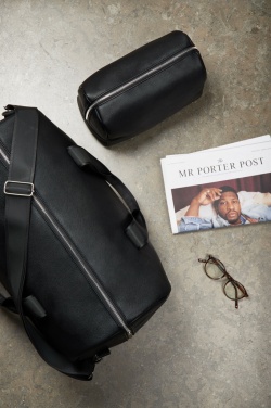 Logotrade biznesa dāvanas foto: VINGA Bermond RCS pārstrādāta PU nedēļas nogales soma