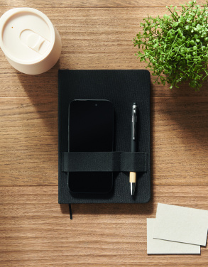 Logotrade biznesa dāvanas foto: A5 RPET piezīmju grāmatiņa ar pildspalvu