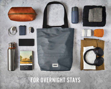 Лого трейд бизнес-подарки фото: Черная термосумка-тоут/холодильник Blum 16 л