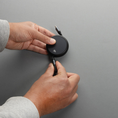 Логотрейд pекламные cувениры картинка: Втягивающийся кабель Terra RCS 2-в-1 из переработанного алюминия мощностью 240 Вт