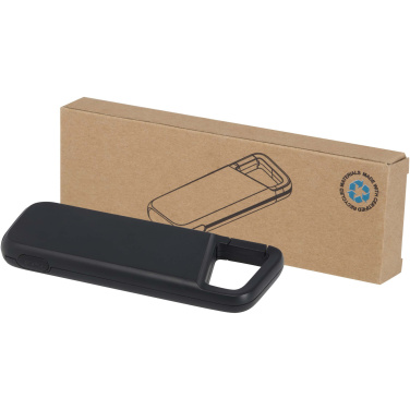 Logotrade profilreklam bild: Alkes 5 000 mAh 12 W vattenbeständig powerbank av återvunnen plast med karbinhake